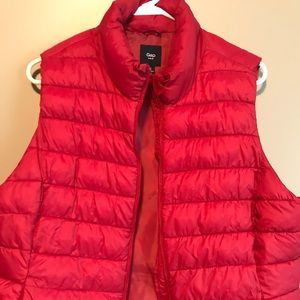 Women’s Gap XL red puffy vest